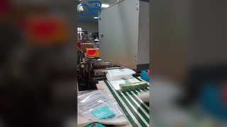 ออกแบบโลโก้ที่กำหนดเองถุงกระดาษ Frosted Glassine สำหรับบรรจุภัณฑ์เสื้อยืดและเสื้อผ้าพร้อม Self Adh