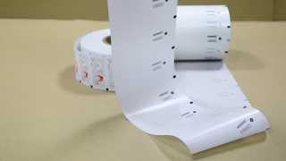 กระดาษพลาสติกคอมโพสิตม้วนฟิล์มจำนวนมากเป็นมิตรกับสิ่งแวดล้อมสำหรับแบรนด์บรรจุภัณฑ์