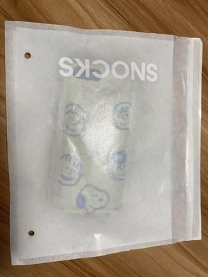 โรงงานขายยอดขาย ราคาถูก กระเป๋ากระดาษ T-Shirt หรู สําหรับมีรูกลมเล็ก