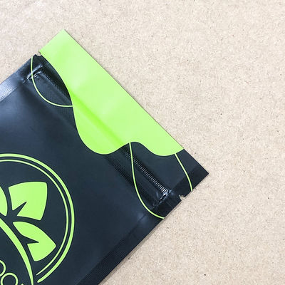 บรรจุภัณฑ์ที่รับรองว่าป้องกันเด็ก มีในกระเป๋าที่ยืนและวางวางพร้อมกับหลายรูปแบบและโครงสร้าง